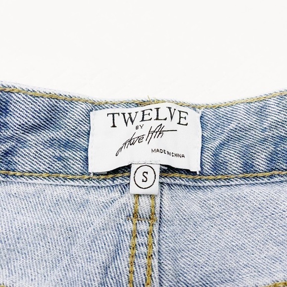 Twelve by Ontwelfth Light Wash Denim Jean Shorts SZ S - Picture 2 of 6